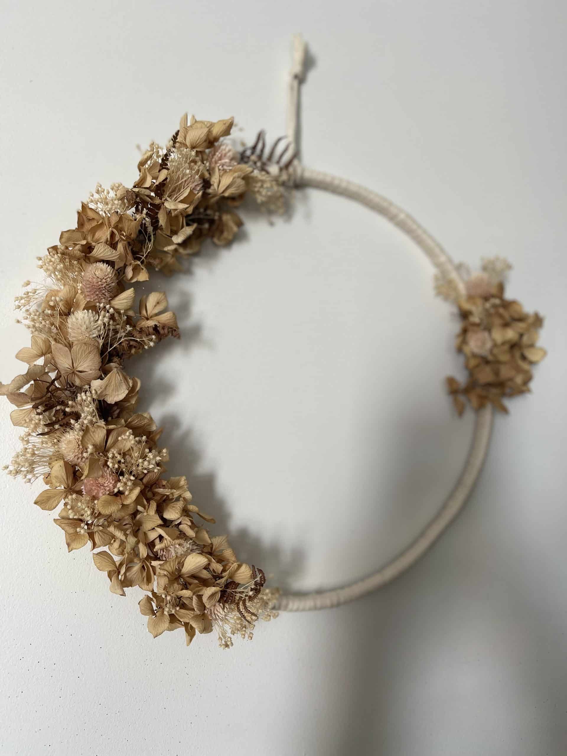 couronne florale sur deux points Lilas